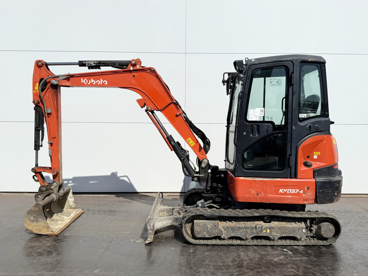 Kubota KX037-4