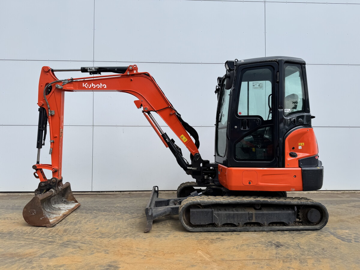 Kubota KX037-4