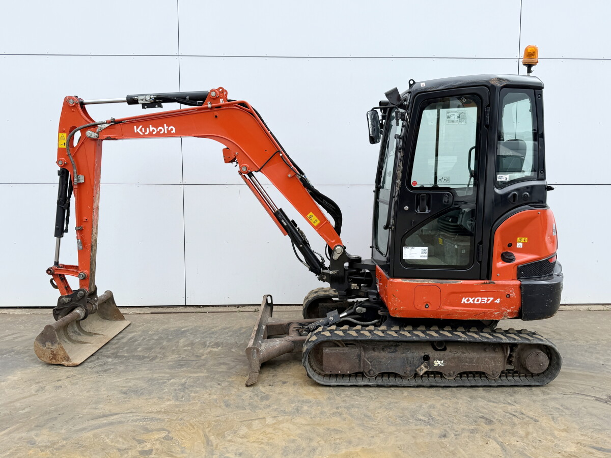 Kubota KX037-4