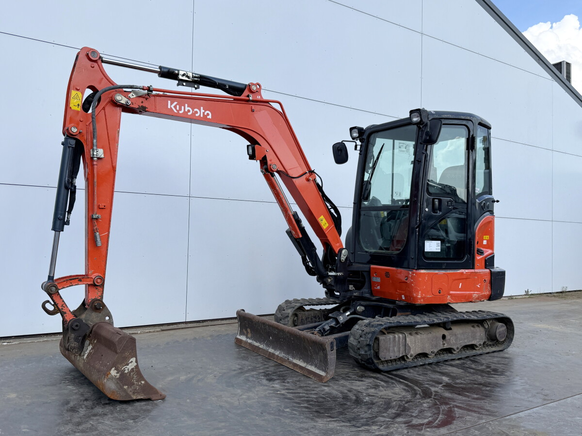 Kubota KX037-4