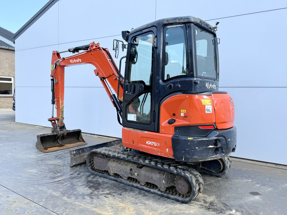 Kubota KX037-4