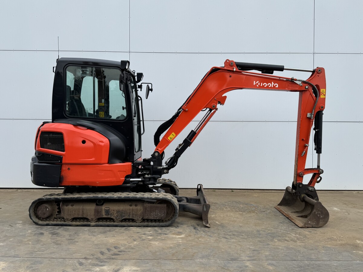 Kubota KX037-4