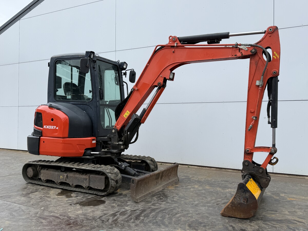 Kubota KX037-4