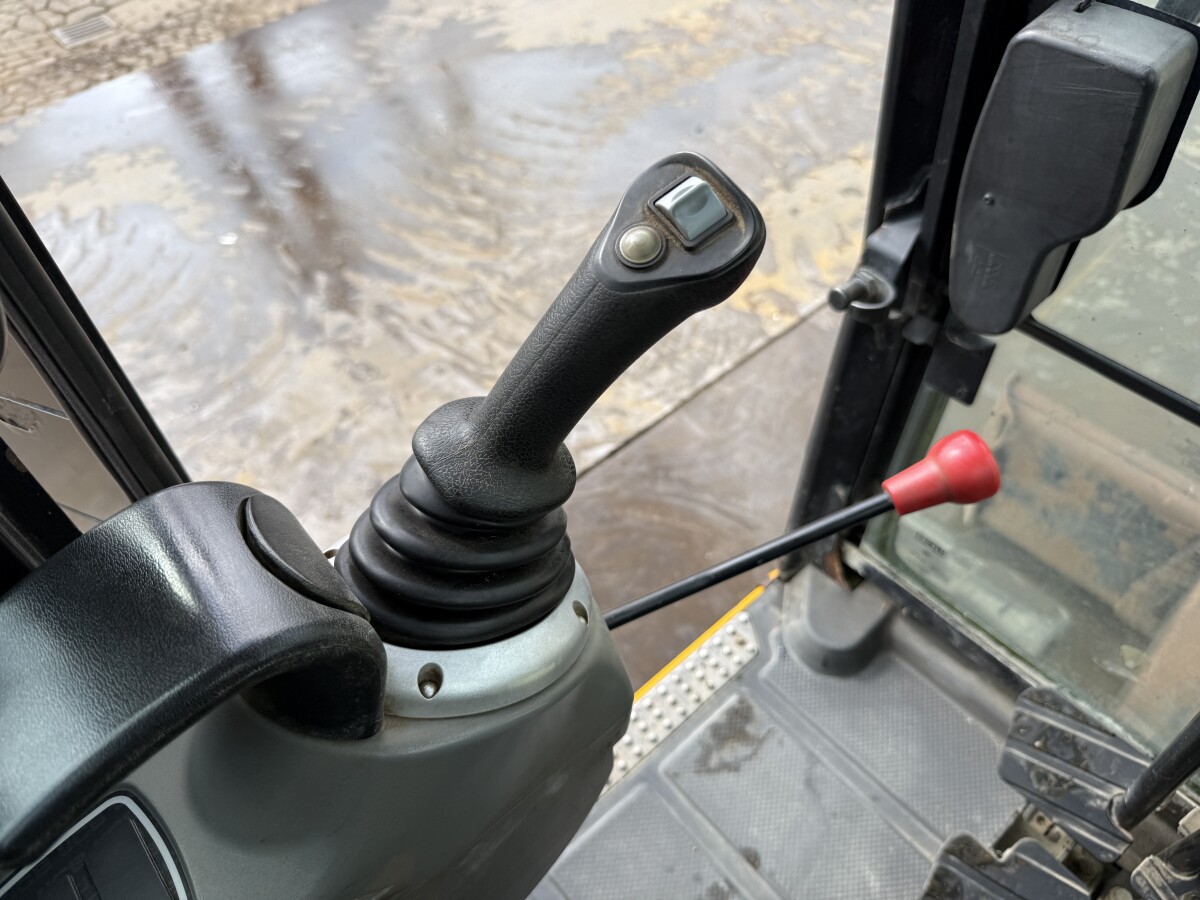 JCB 48Z-1 Hammer Lines / Quick Coupler – Image 10