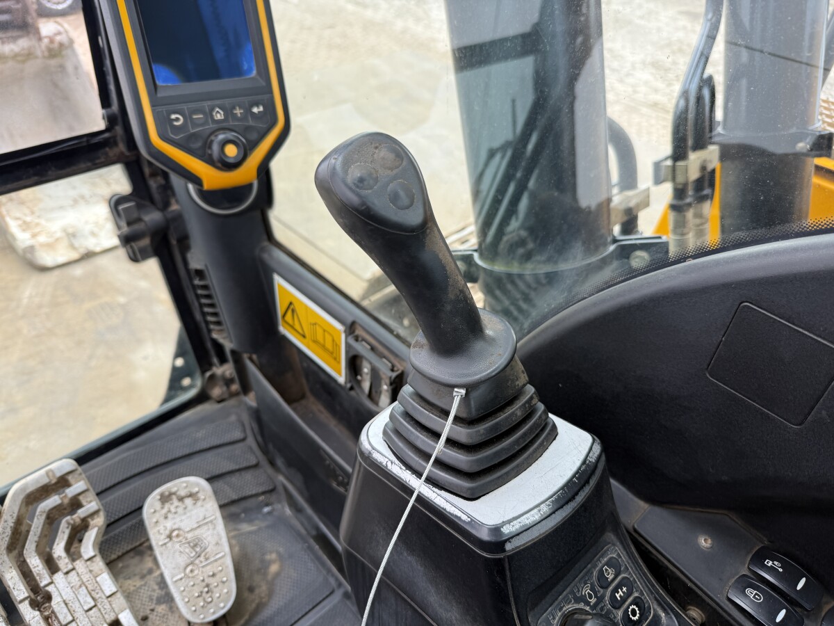 JCB JS220LC Lignes de marteau / Attache rapide / Caméra – Image 11