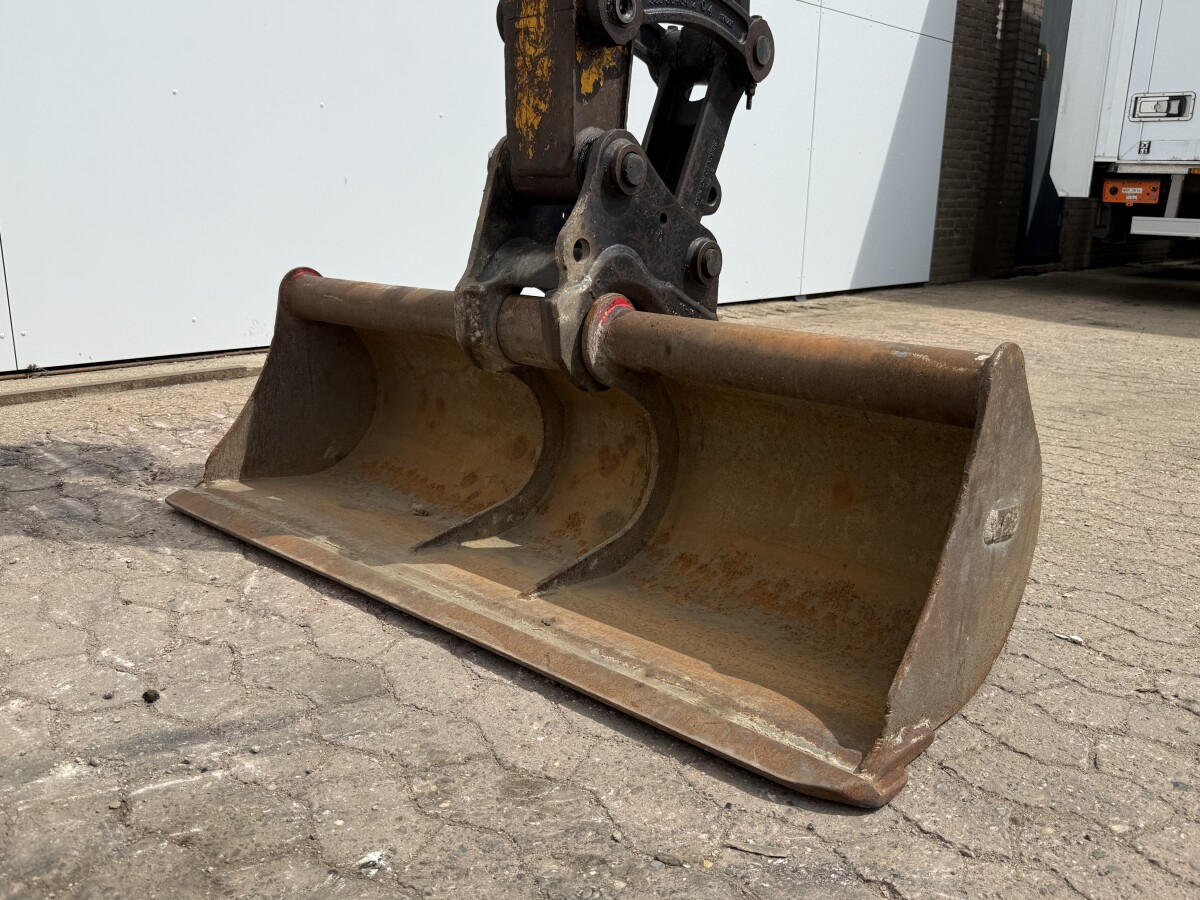 JCB 48Z-1 Hammer Lines / Quick Coupler – Image 15