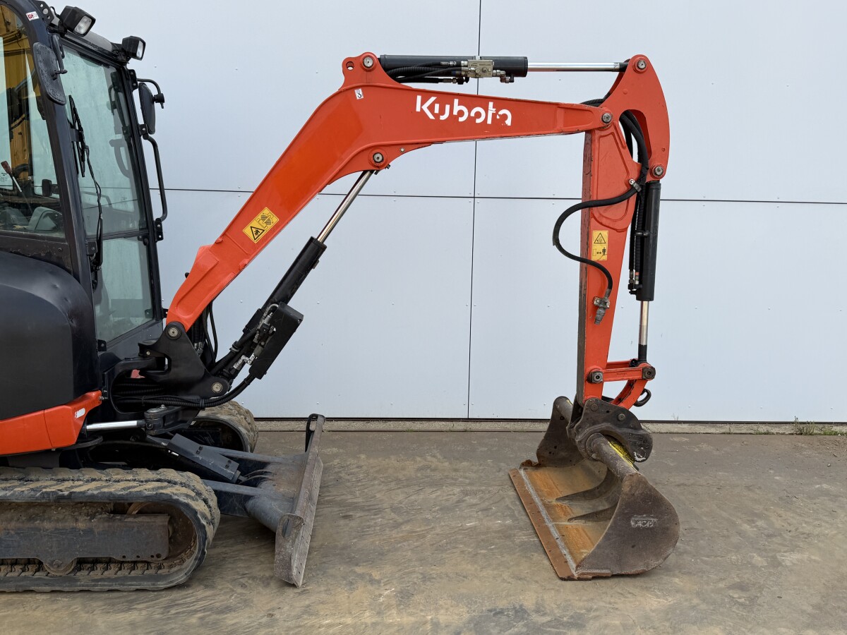 Kubota KX027-4 Lignes de marteau / Attache rapide – Image 16