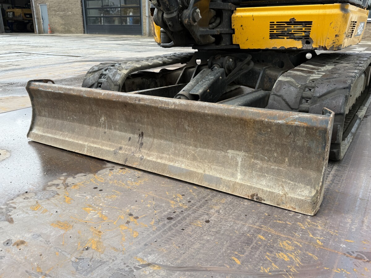 JCB 48Z-1 Hammer Lines / Quick Coupler – Image 17
