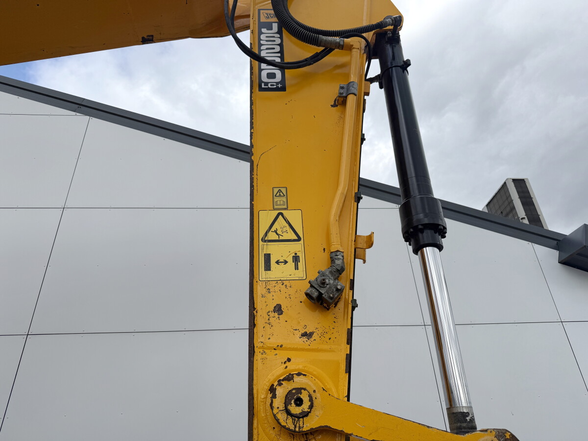 JCB JS220LC Lignes de marteau / Attache rapide / Caméra – Image 18