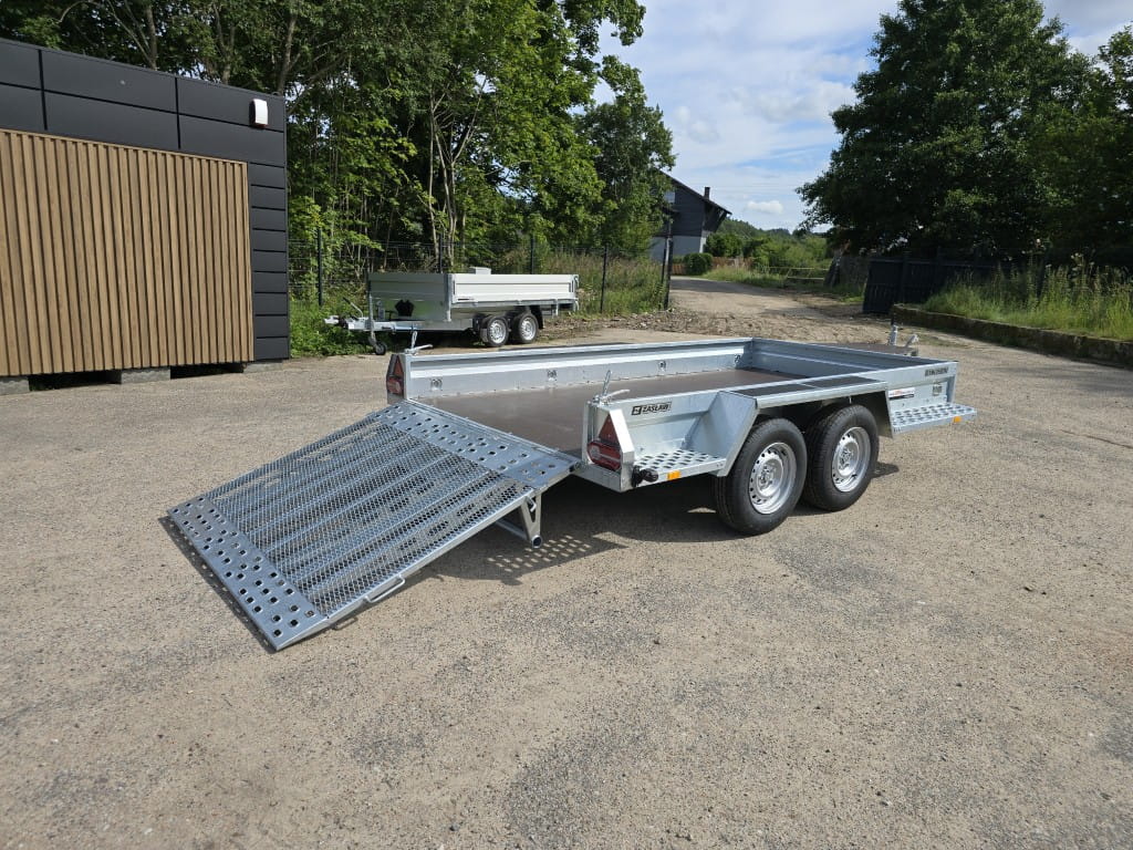 Remorque ZASŁAW MK350TH pour le transport d'une mini-pelle d'un PTAC de 3,5 tonnes