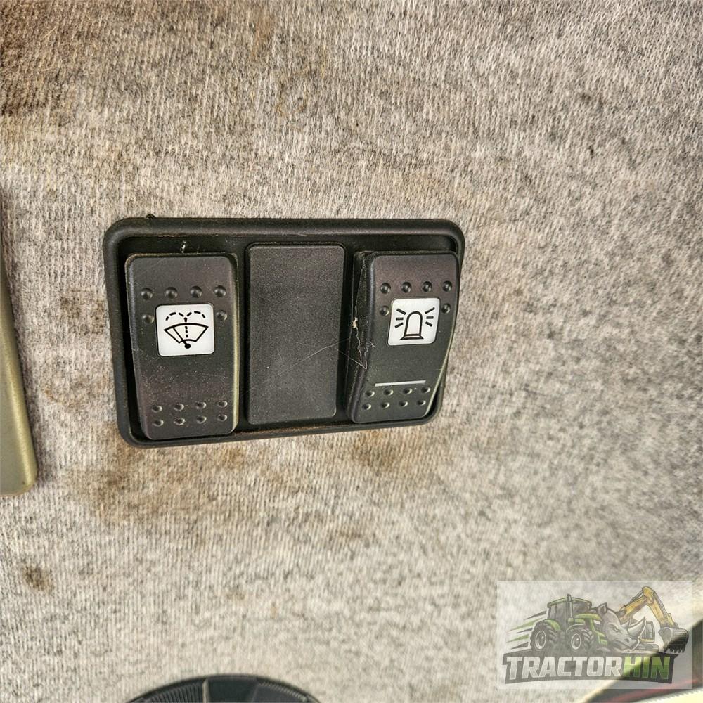 Massey Ferguson 4270 - 3,9 tonnes - Chargeur frontal Veto FX5960, année 2000 – Image 17
