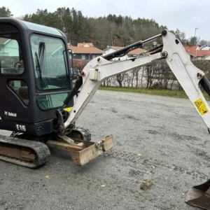 Bobcat E16 avec 4 godets