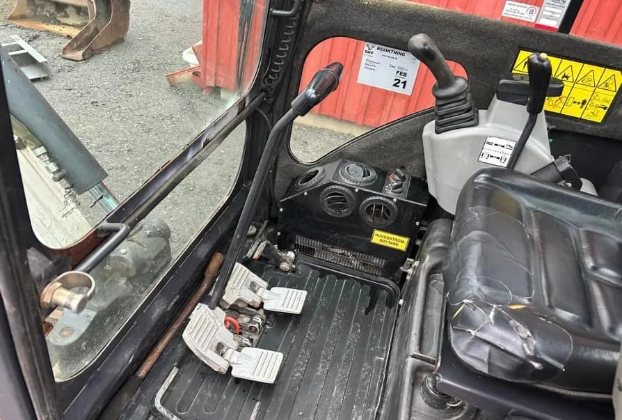 Bobcat E16 avec 4 godets – Image 45