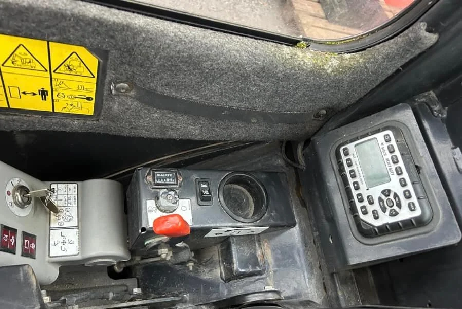 Bobcat E16 avec 4 godets – Image 43