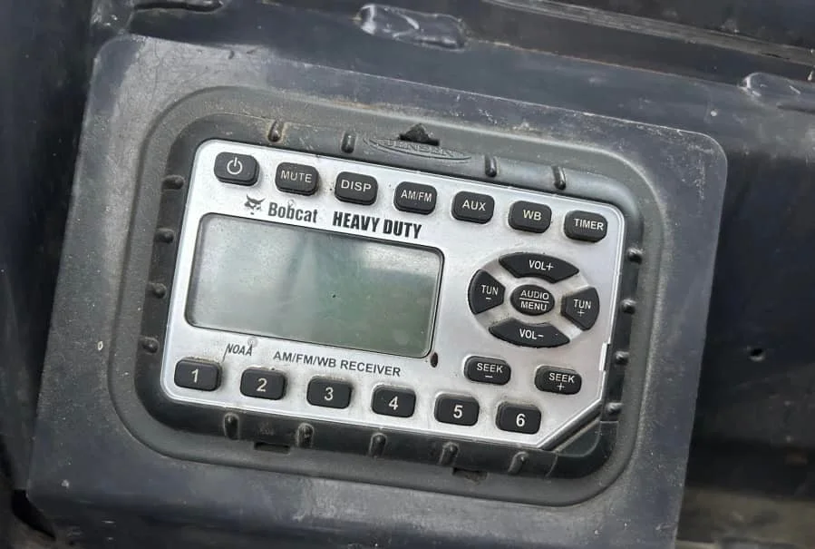 Bobcat E16 avec 4 godets – Image 41