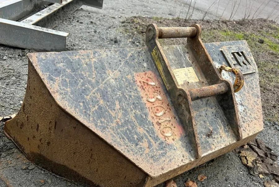 Bobcat E16 avec 4 godets – Image 37