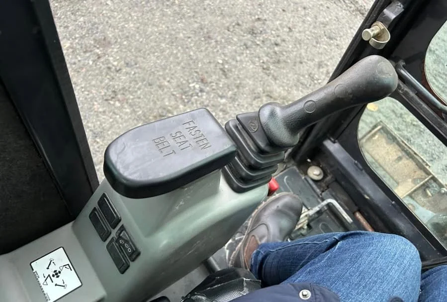 Bobcat E16 avec 4 godets – Image 33