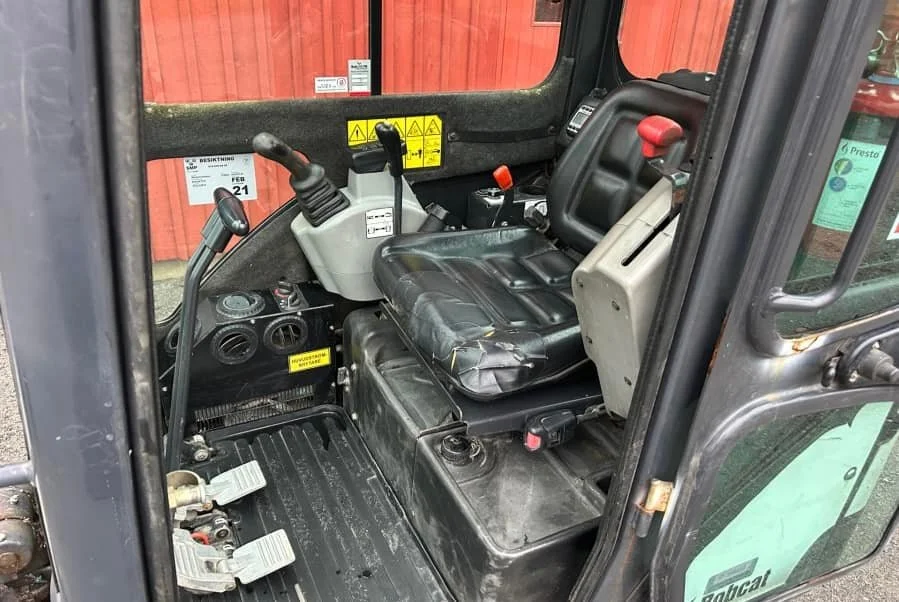 Bobcat E16 avec 4 godets – Image 26