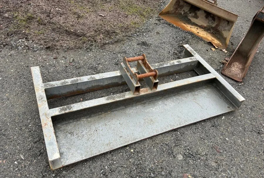 Bobcat E16 avec 4 godets – Image 25