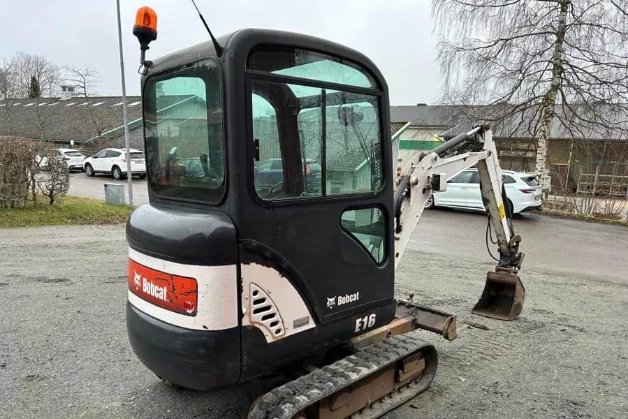 Bobcat E16 avec 4 godets – Image 19