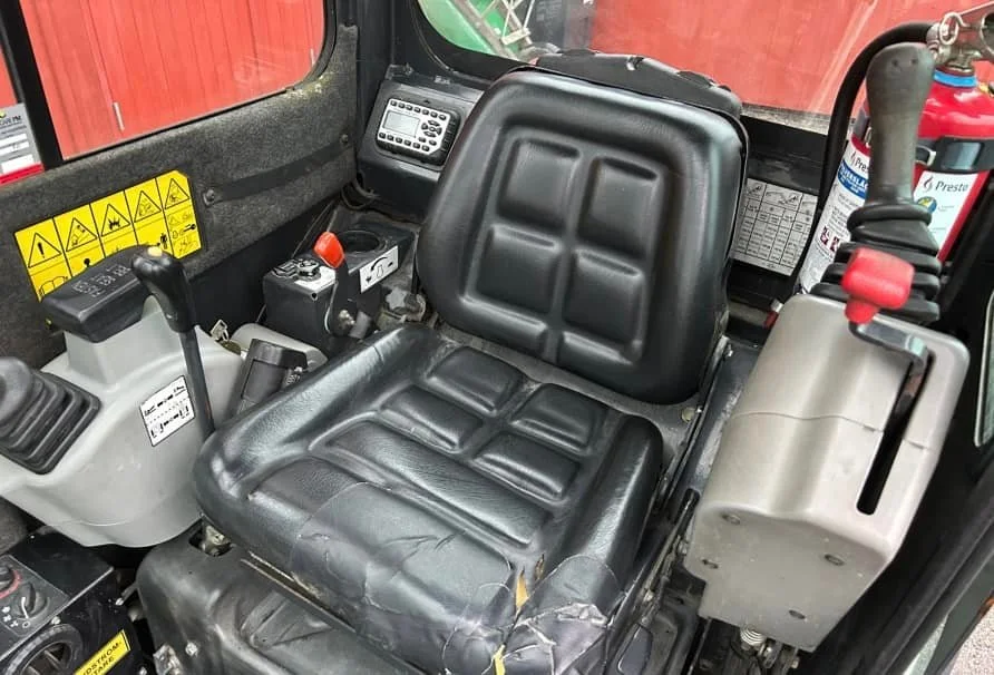 Bobcat E16 avec 4 godets – Image 18
