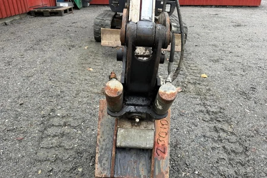 Bobcat E16 avec 4 godets – Image 16