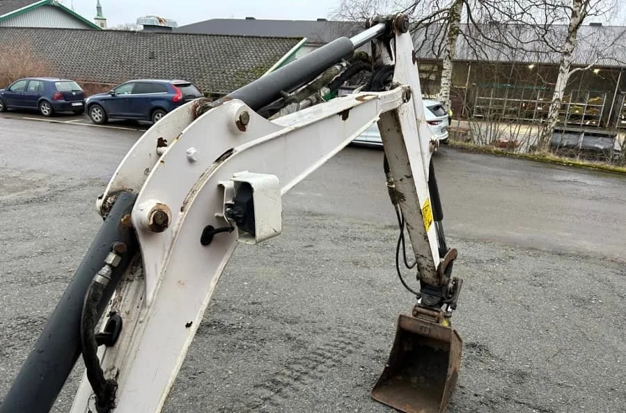 Bobcat E16 avec 4 godets – Image 12