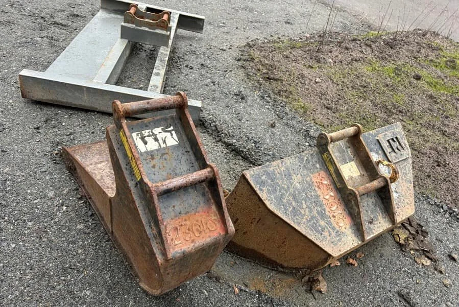 Bobcat E16 avec 4 godets – Image 8
