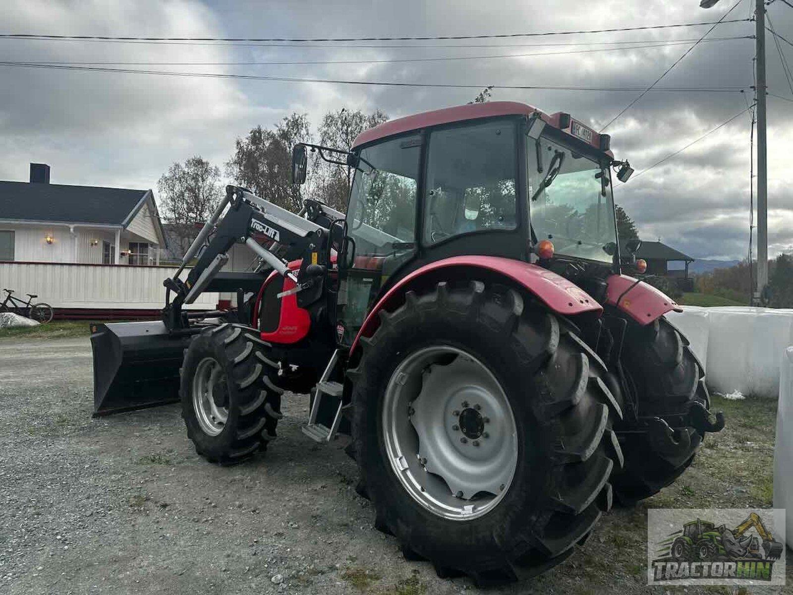 Tracteur agricole ZETOR Proxima Power 90 et chargeur frontal