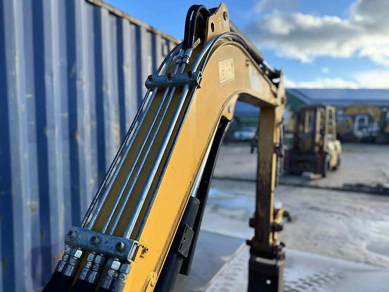 Caterpillar 302.4D – Image 13