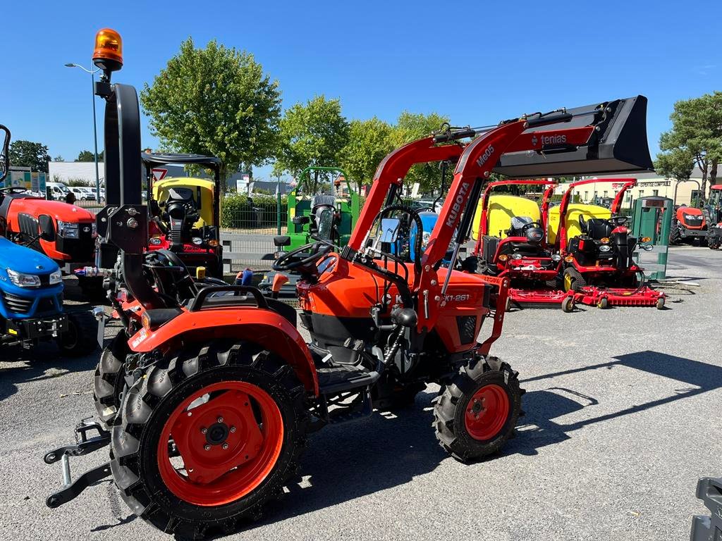 Micro tracteur Kubota EK1 261 + chargeur frontale et godet – Image 6