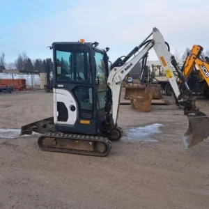 Bobcat E20 + 3 godets
