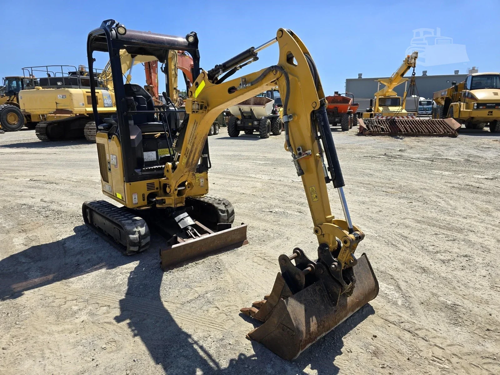 Mini Pelle Caterpillar 301.7CR 1,8 T + 3 godets + Remorque – Image 13