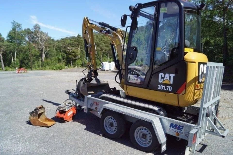 Mini Pelle Caterpillar 301.7D 1,85T + 3 godets + Remorque – Image 12