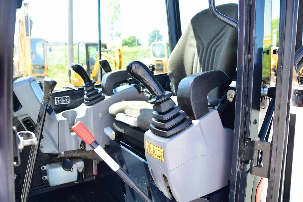Mini Pelle Kubota U27-4 2,6 T+ 3 godets + Attache rapide – Image 14