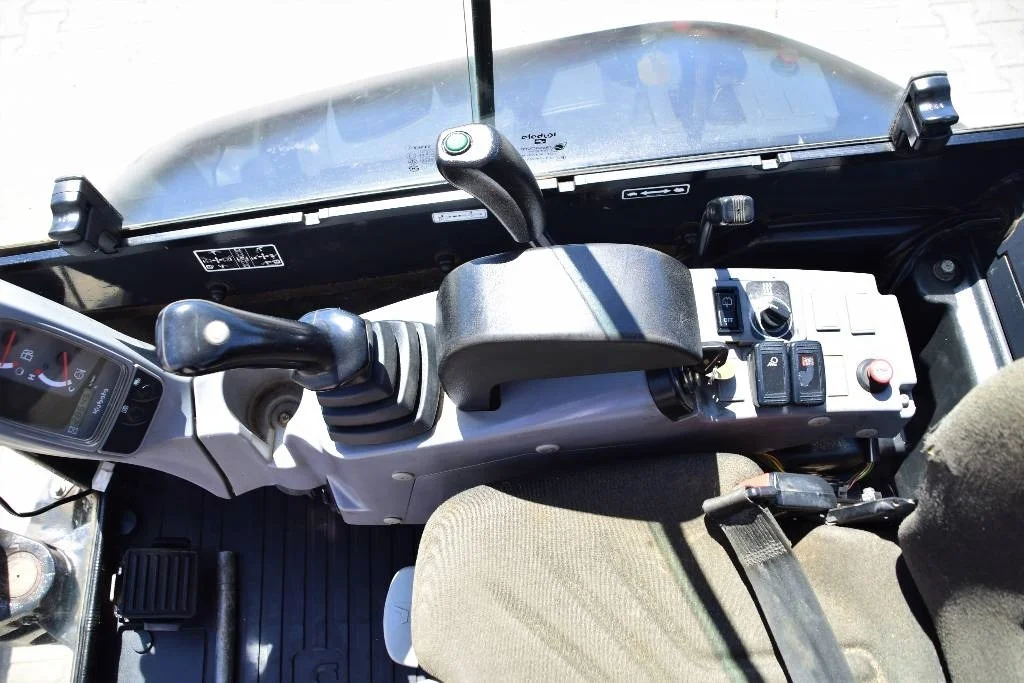 Mini Pelle Kubota U27-4 2,6 T+ 3 godets + Attache rapide – Image 15