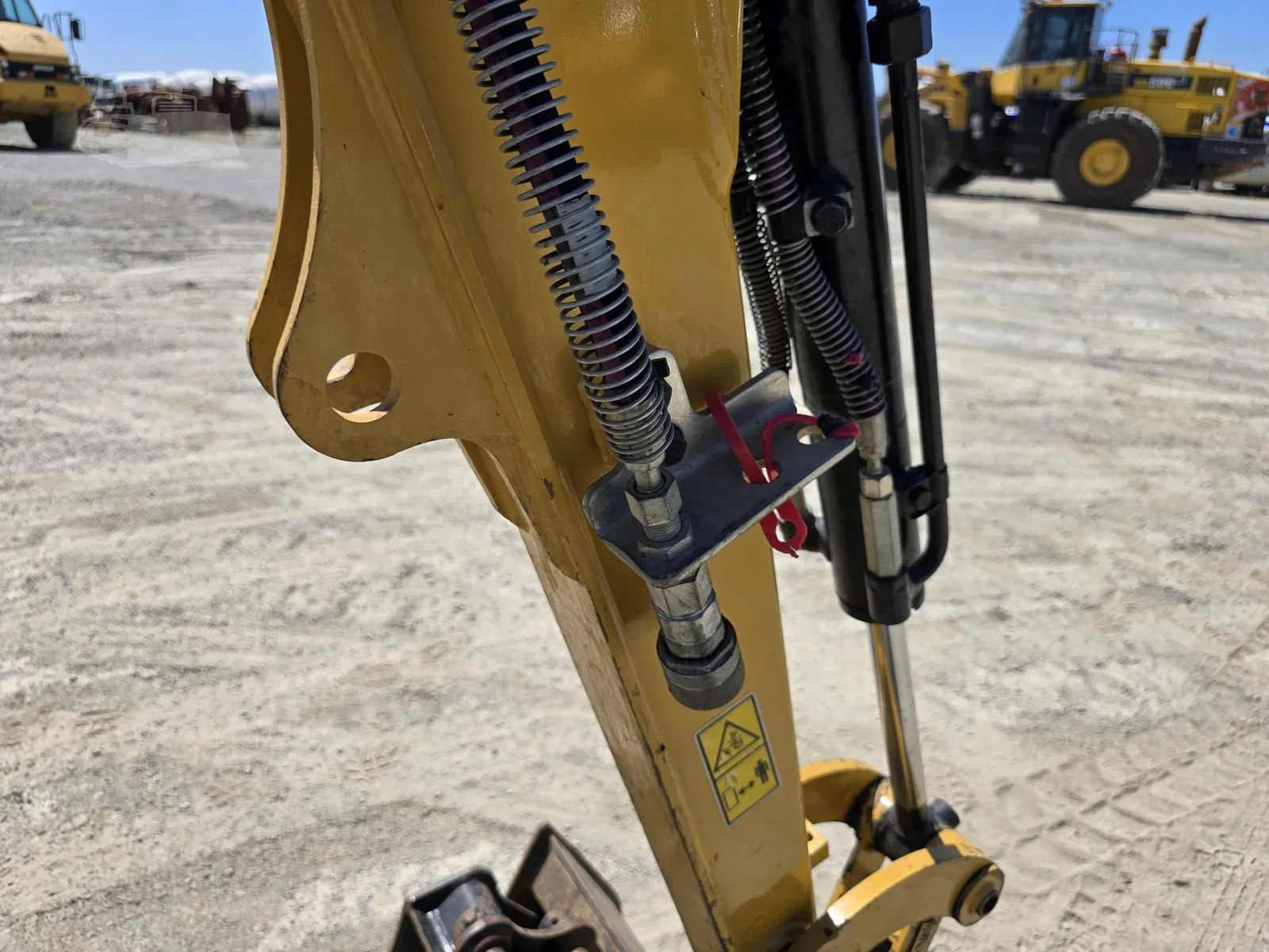 Mini Pelle Caterpillar 301.7CR 1,8 T + 3 godets + Remorque – Image 17