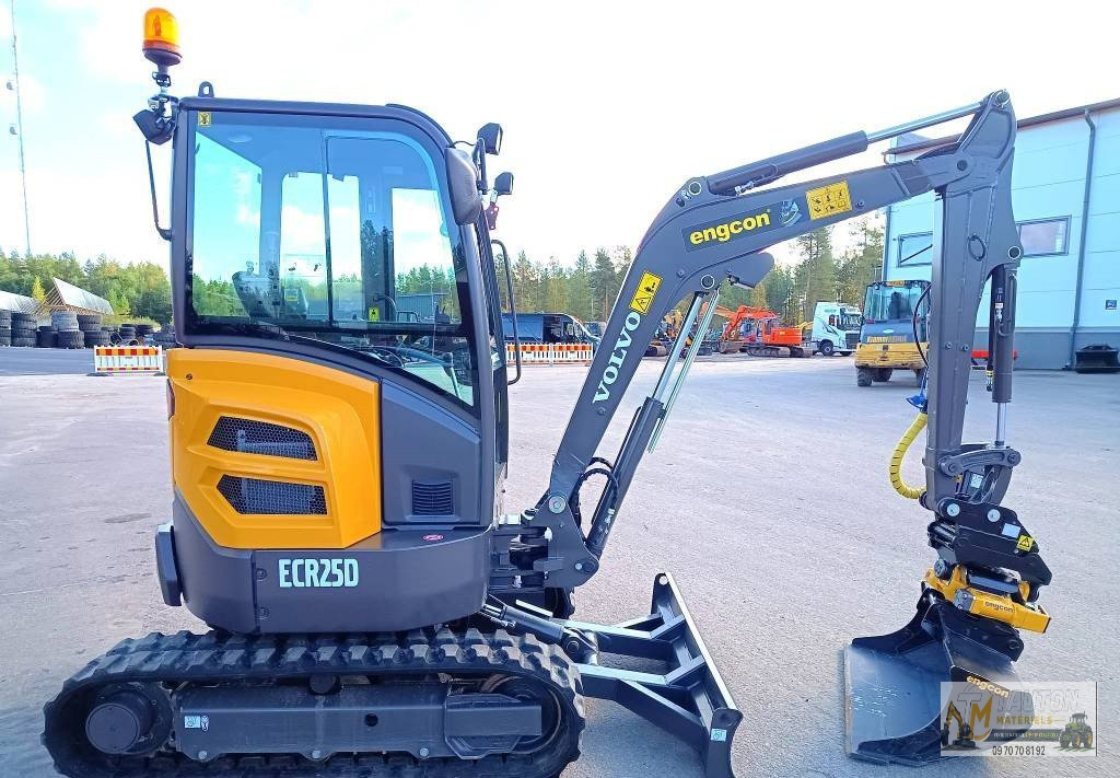 Mini Pelle Volvo ECR25D + ENGCON + 3 GODETS – Image 3
