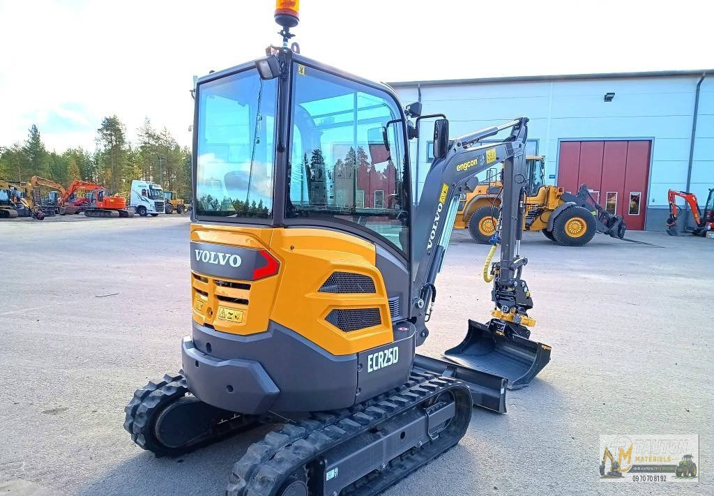 Mini Pelle Volvo ECR25D + ENGCON + 3 GODETS – Image 9