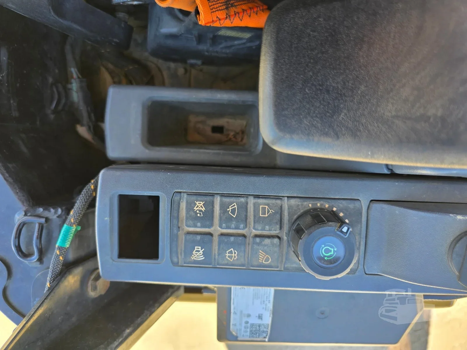 Mini Pelle Caterpillar 301.7CR 1,8 T + 3 godets + Remorque – Image 20
