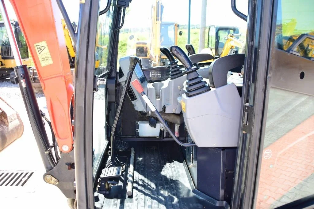 Mini Pelle Kubota U27-4 2,6 T+ 3 godets + Attache rapide – Image 21