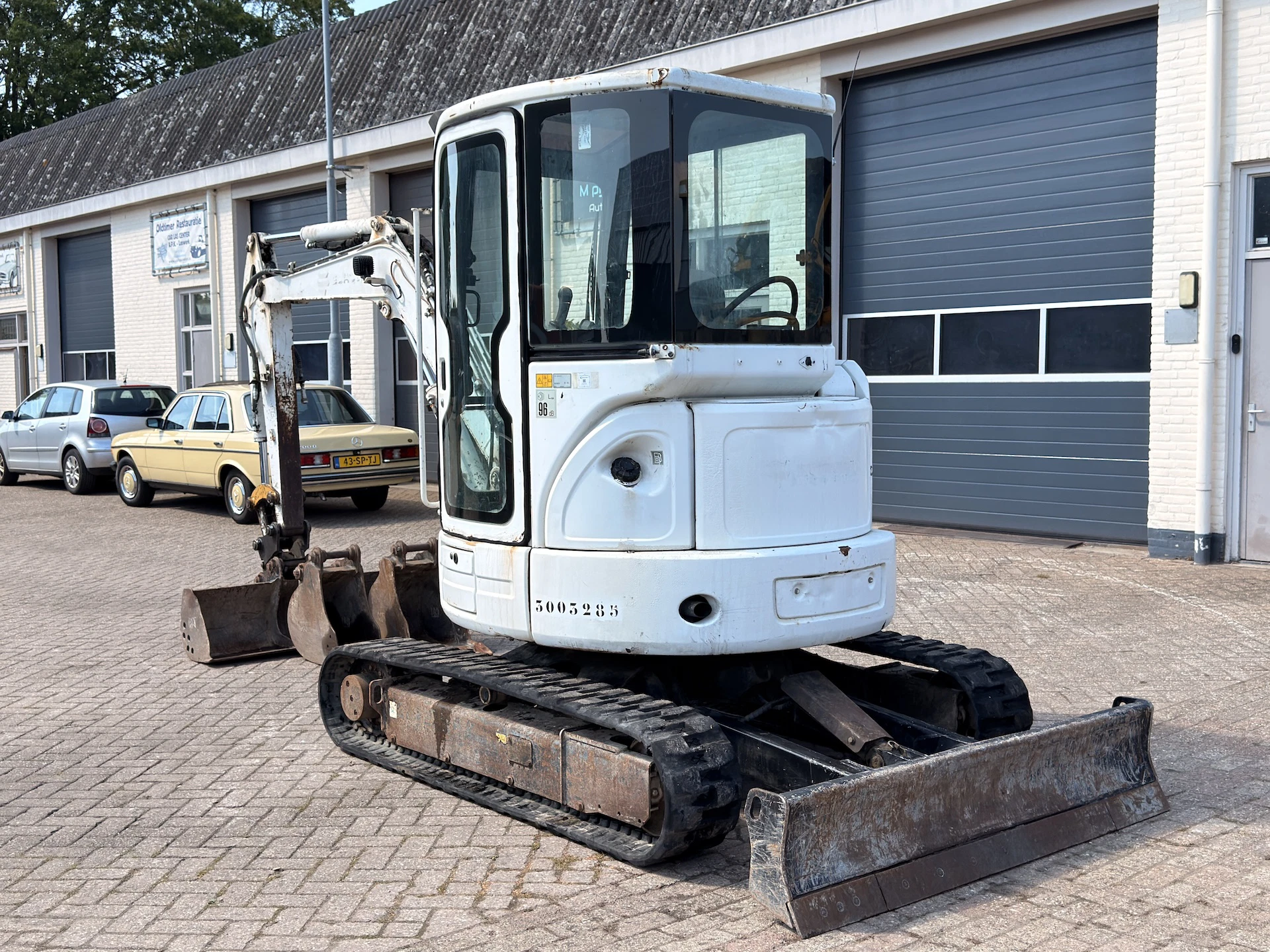 Caterpillar 303.5C CR avec 3 Godets – Image 8