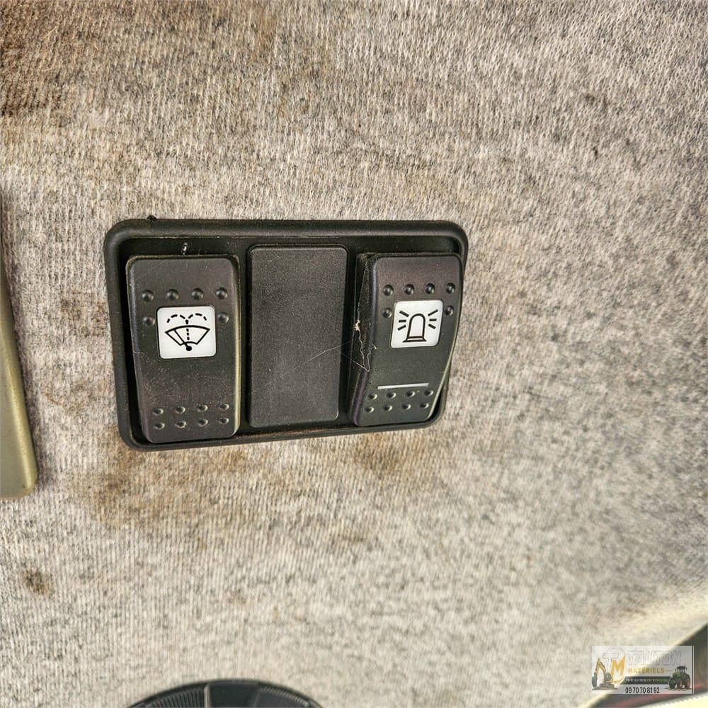 Massey Ferguson 4270 - Chargeur frontal Veto FX5960 – Image 18