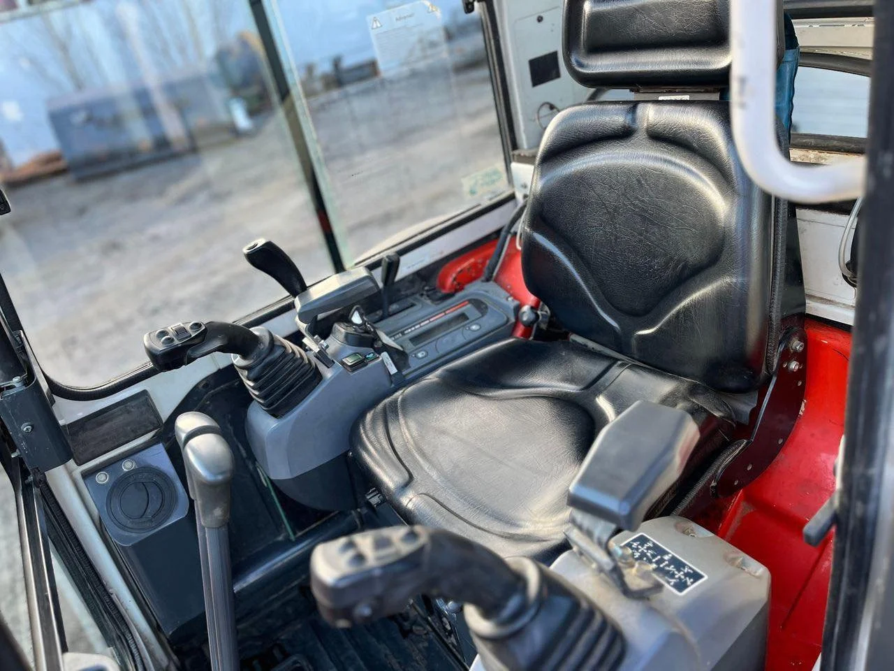 Kubota U25 avec 3 Godets et Remorque et BRH – Image 13