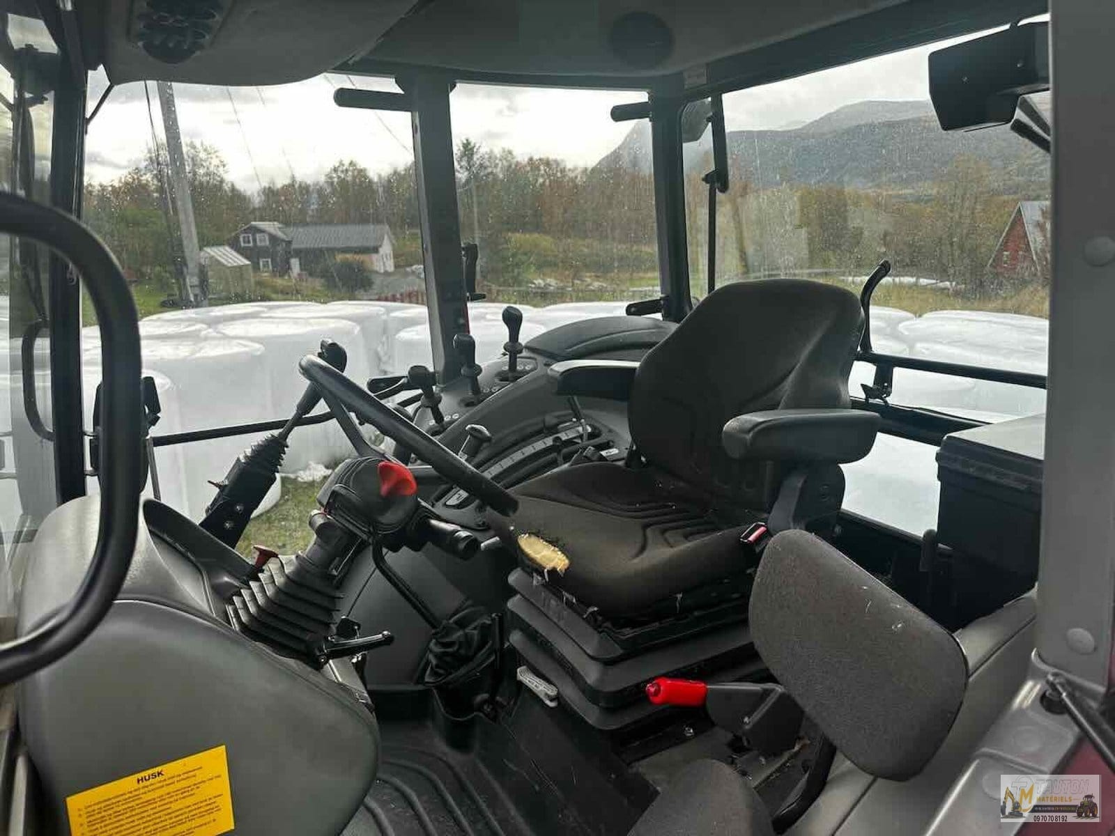 Tracteur agricole ZETOR Proxima Power 90 et chargeur frontal – Image 4