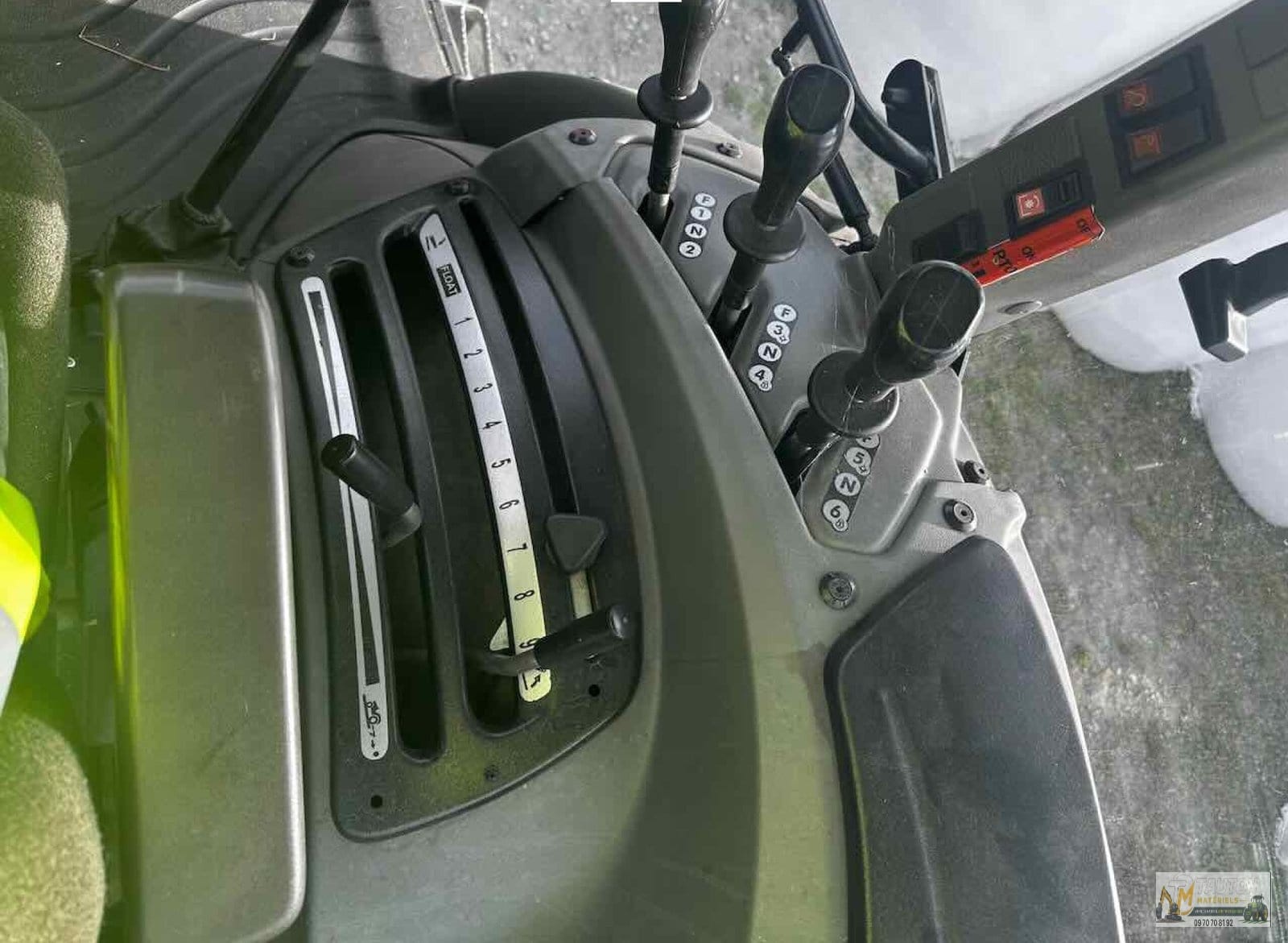 Tracteur agricole ZETOR Proxima Power 90 et chargeur frontal – Image 6