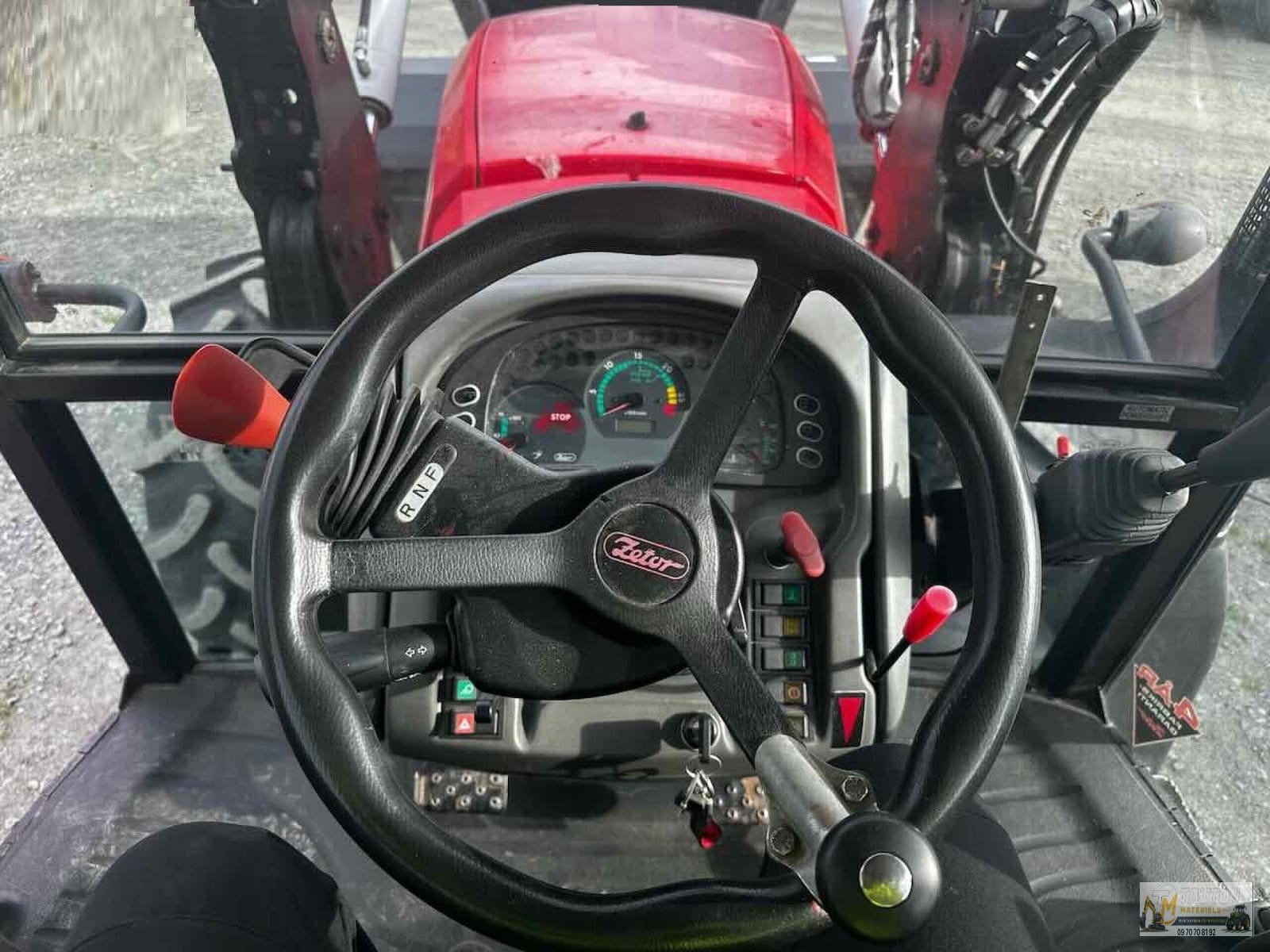 Tracteur agricole ZETOR Proxima Power 90 et chargeur frontal – Image 10