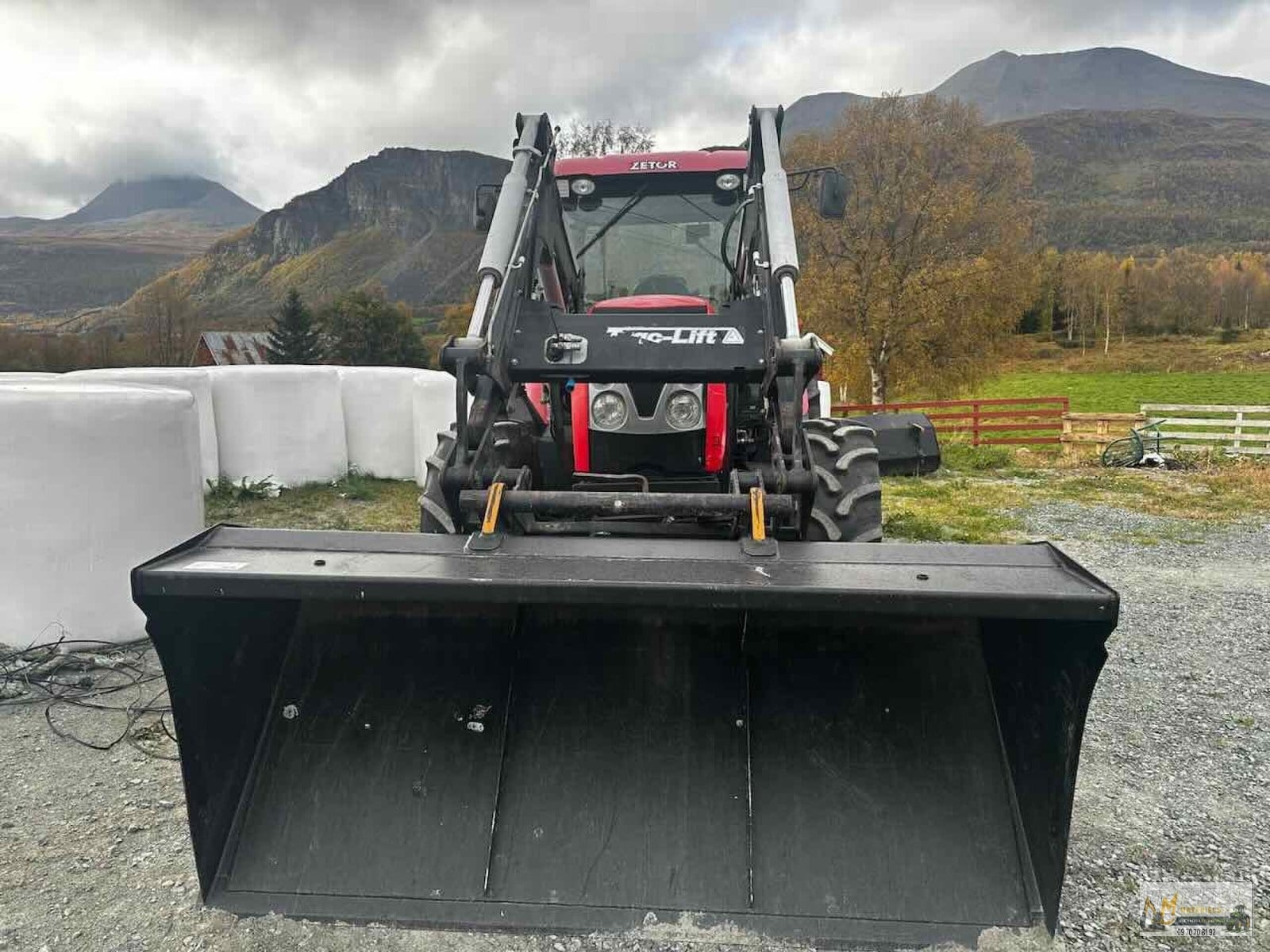 Tracteur agricole ZETOR Proxima Power 90 et chargeur frontal – Image 11