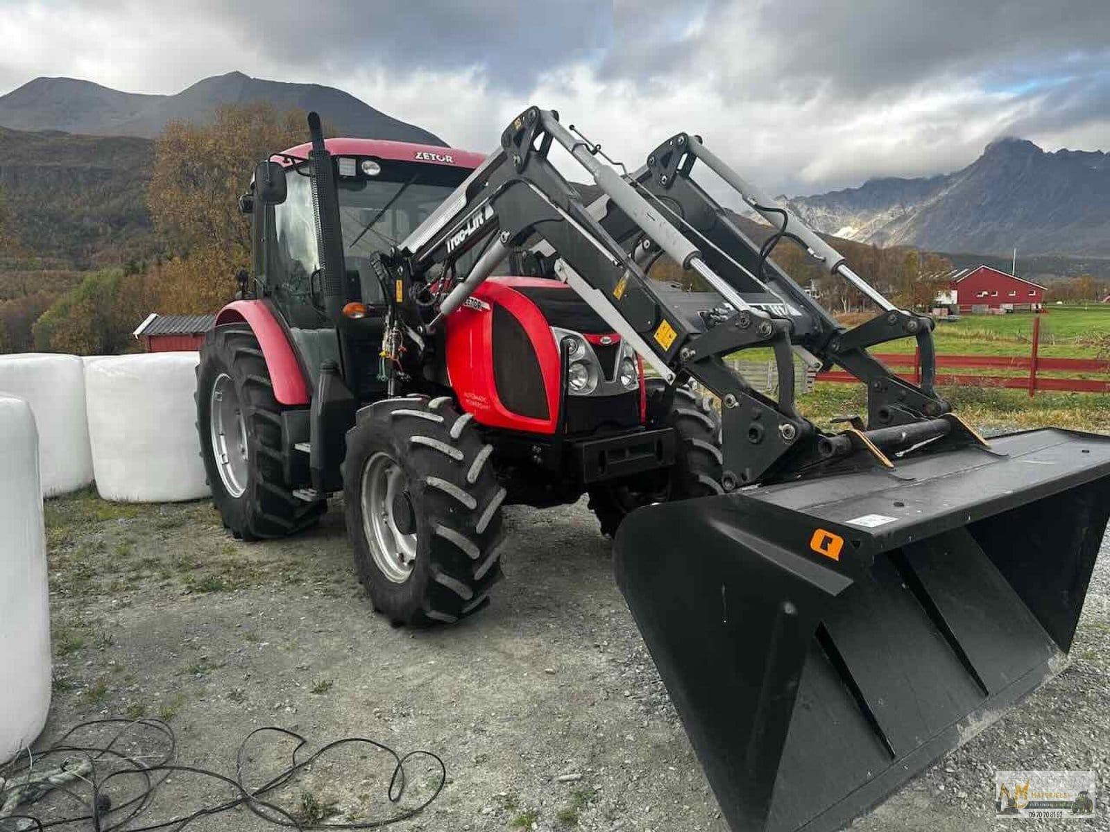 Tracteur agricole ZETOR Proxima Power 90 et chargeur frontal – Image 13