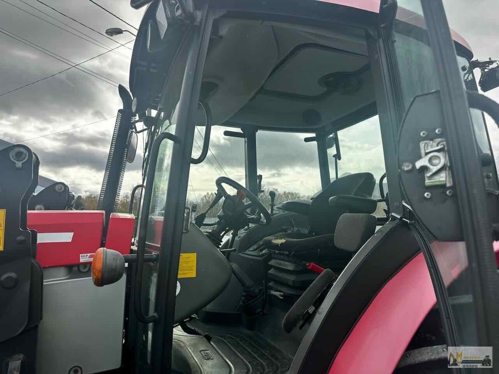 Tracteur agricole ZETOR Proxima Power 90 et chargeur frontal – Image 15